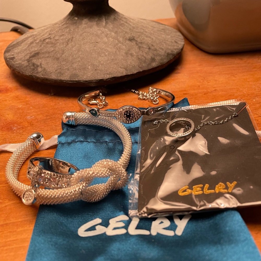 Jewelry set NWT open to reasonable offers!